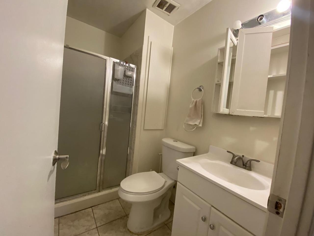 Whole Family - Rosemont Hostel Rancho Cordova